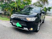 Mitsubishi OUTLANDER PHEV 2014 SUV