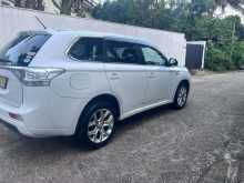 https://riyasewana.com/uploads/mitsubishi-outlander-phev-132018494402.jpg