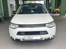 Mitsubishi Outlander PHEV 2015 SUV