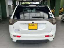 https://riyasewana.com/uploads/mitsubishi-outlander-phev-151105434423.jpg