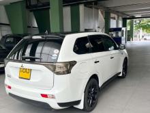 https://riyasewana.com/uploads/mitsubishi-outlander-phev-151106176714.jpg