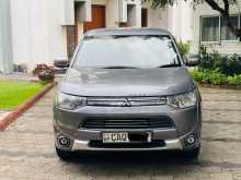 Mitsubishi OUTLANDER PHEV G 2014 SUV