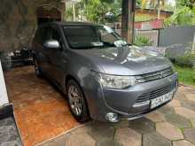 Mitsubishi Outlander PHEV 2013 SUV