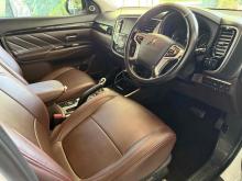 https://riyasewana.com/uploads/mitsubishi-outlander-phev-178235424082.jpg