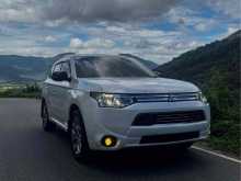 Mitsubishi Outlander PHEV 2013 SUV