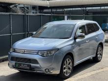 Mitsubishi Outlander PHEV 2013 SUV