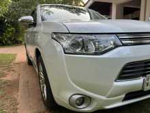 Mitsubishi Outlander PHEV 2014 SUV
