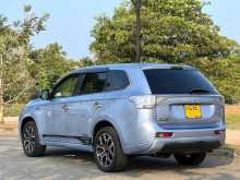 https://riyasewana.com/uploads/mitsubishi-outlander-phev-20105648195.jpg