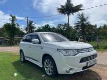 Mitsubishi Outlander PHEV 2013 SUV