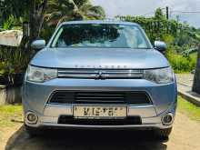 Mitsubishi Outlander PHEV 2013 SUV