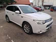 Mitsubishi Outlander PHEV 2013 SUV