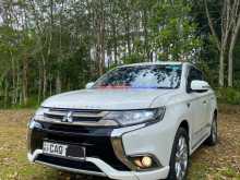 Mitsubishi Outlander PHEV 2014 SUV