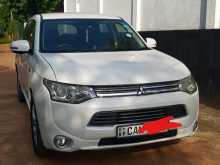 Mitsubishi Outlander PHEV PLUG IN 2014 SUV