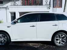 Mitsubishi Outlander PHEV 2014 SUV