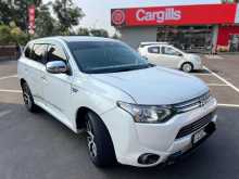 Mitsubishi Outlander PHEV 2014 SUV