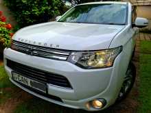 Mitsubishi OUTLANDER PHEV 2014 SUV