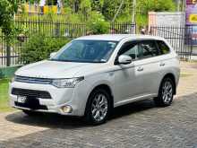 Mitsubishi Outlander PHEV 2014 SUV