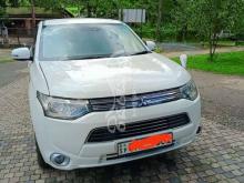 Mitsubishi Outlander PHEV 2014 SUV
