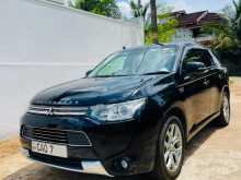 Mitsubishi Outlander PHEV 2014 SUV