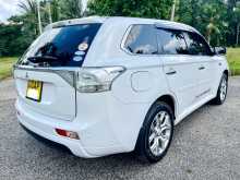https://riyasewana.com/uploads/mitsubishi-outlander-phev-2014-2620554112313.jpg