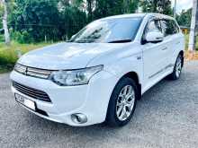 Mitsubishi OUTLANDER PHEV 2014 SUV