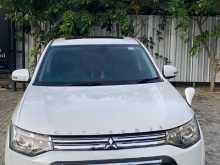 Mitsubishi Outlander PHEV 2014 SUV