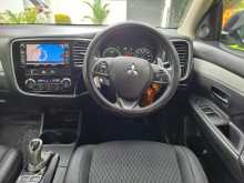 https://riyasewana.com/uploads/mitsubishi-outlander-phev-2014-2814222712104.jpg