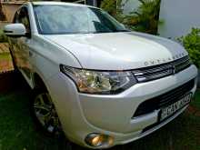 Mitsubishi OUTLANDER PHEV 2014 Van