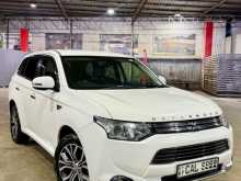 Mitsubishi Outlander PHEV 2014 SUV