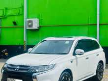Mitsubishi Outlander PHEV 2015 SUV