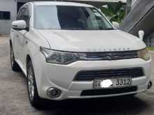 Mitsubishi Outlander PHEV 2014 SUV