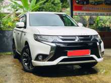 Mitsubishi Outlander PHEV Navi Premium 2015 SUV