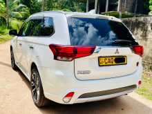 https://riyasewana.com/uploads/mitsubishi-outlander-phev-2016-315492912863.jpg