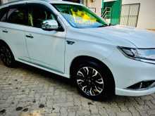 Mitsubishi Outlander PHEV NAVI PREMIUM 2016 SUV