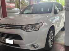 Mitsubishi OUTLANDER PHEV PLUG-IN 2014 SUV