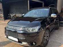 Mitsubishi OUTLANDER PHEV 2014 SUV