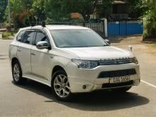 Mitsubishi Outlander PHEV G 2013 SUV