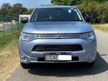 Mitsubishi Outlander PHEV 2013 SUV