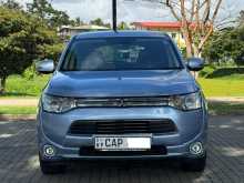 Mitsubishi Outlander PHEV 2014 SUV