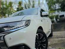 https://riyasewana.com/uploads/mitsubishi-outlander-phev-248343622073.jpg