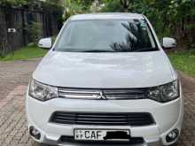 Mitsubishi Outlander PHEV 2014 SUV