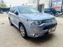 Mitsubishi OUTLANDER PHEV 2014 SUV