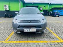 Mitsubishi Outlander PHEV 2014 SUV