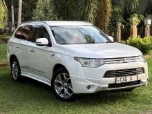 Mitsubishi Outlander PHEV 2014 SUV