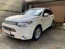 Mitsubishi Outlander PHEV 2014 SUV