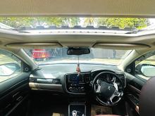 https://riyasewana.com/uploads/mitsubishi-outlander-phev-27190417024.jpg