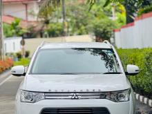 Mitsubishi Outlander PHEV 2013 SUV