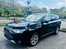 Mitsubishi Outlander PHEV 2014 SUV