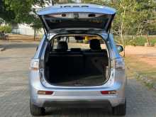 https://riyasewana.com/uploads/mitsubishi-outlander-phev-30103553286.jpg