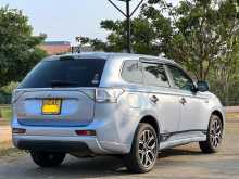 https://riyasewana.com/uploads/mitsubishi-outlander-phev-30103553894.jpg